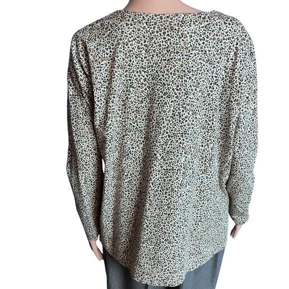 J. Jill Luxe Supima Cotton Tee L Cheetah Print Relaxed Scoop Neck Casual Preppy - Picture 3 of 4